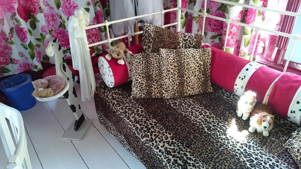 Koningin Van Pieterburen Bed & Breakfast Екстериор снимка